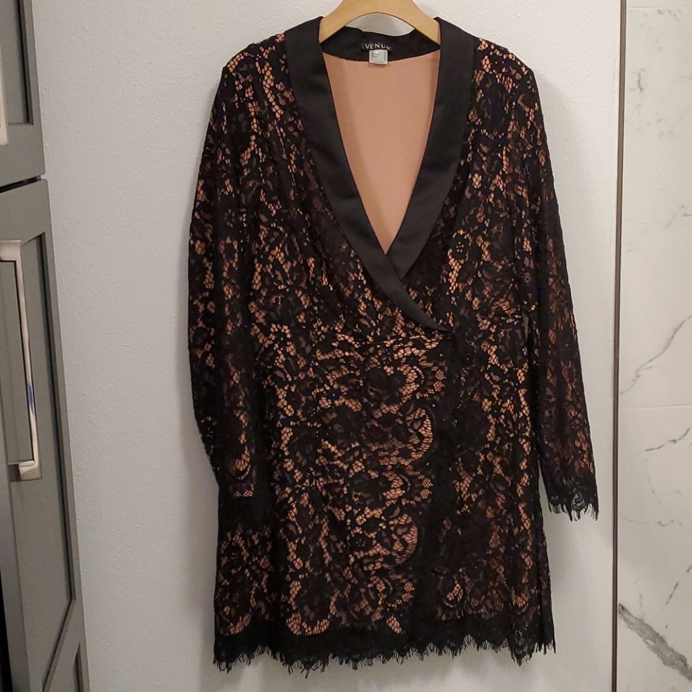 Venus lace dress